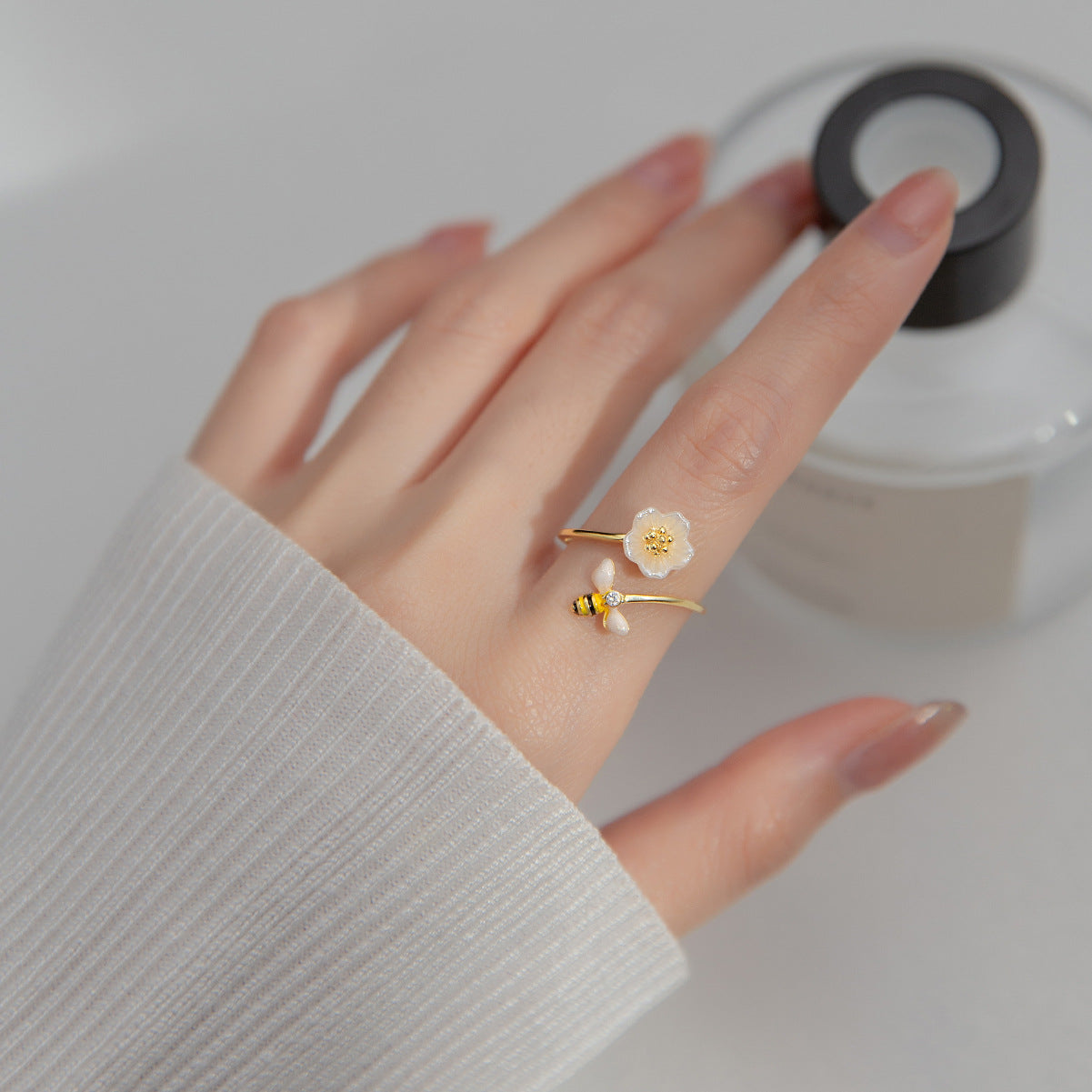 Adjustable S925 Sterling-Silver “Bee & Shell” Ring – One-Size Fits EU 50-56