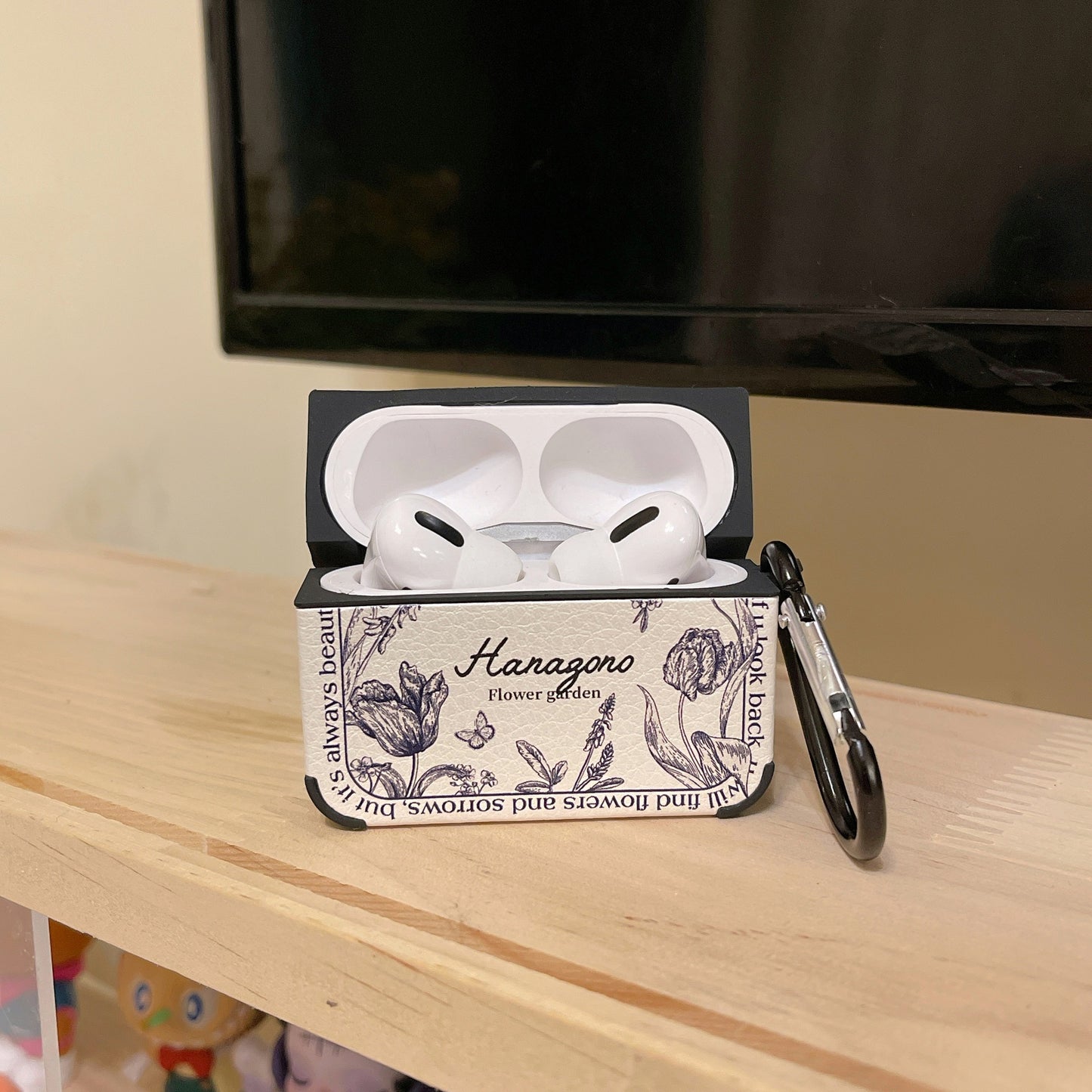 Retro French Rose AirPods Case – Vintage Floral Protection