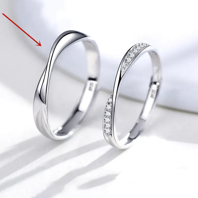 Two silver rings on a light background with a red arrow pointing to one of them.