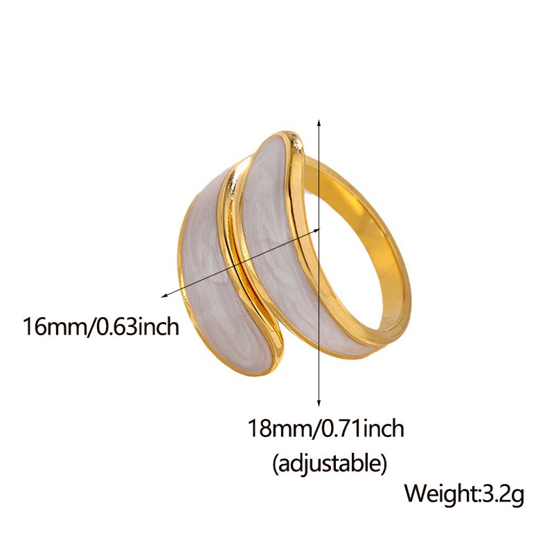 Gold ring with measurements and weight details on a white background