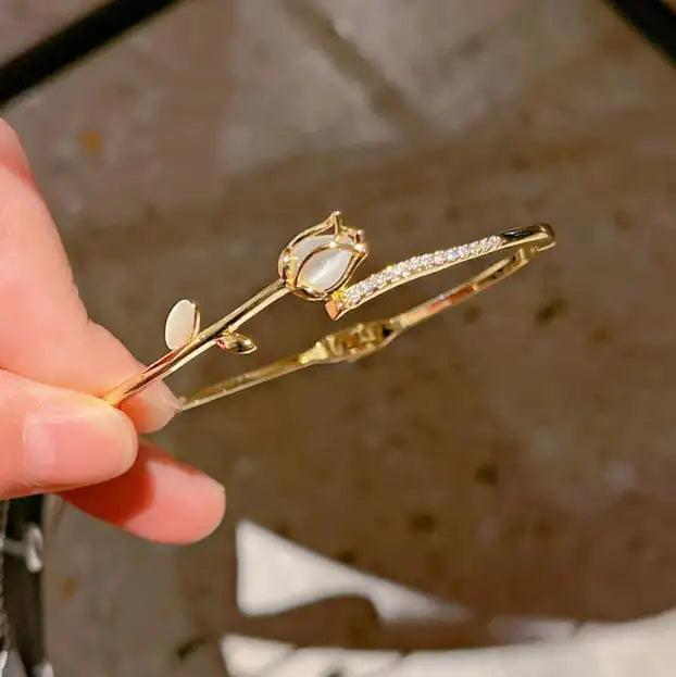 Glossy Rose Bracelet – Gold-Plated or Silver Finish